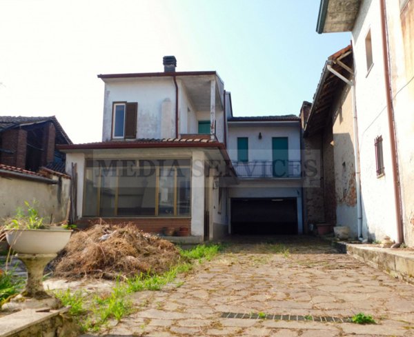 casa indipendente in vendita a Dorno