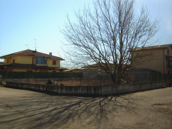 terreno edificabile in vendita a Dorno