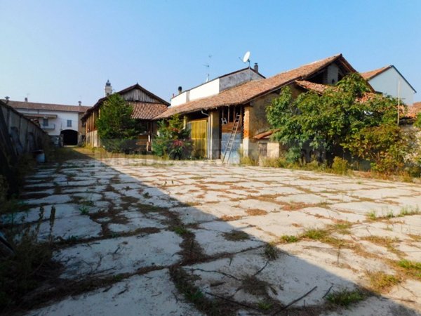 locale commerciale in vendita a Dorno