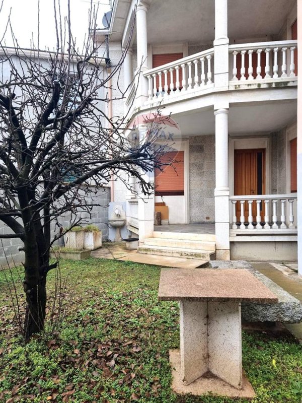 casa indipendente in vendita a Dorno
