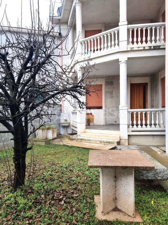 casa indipendente in vendita a Dorno
