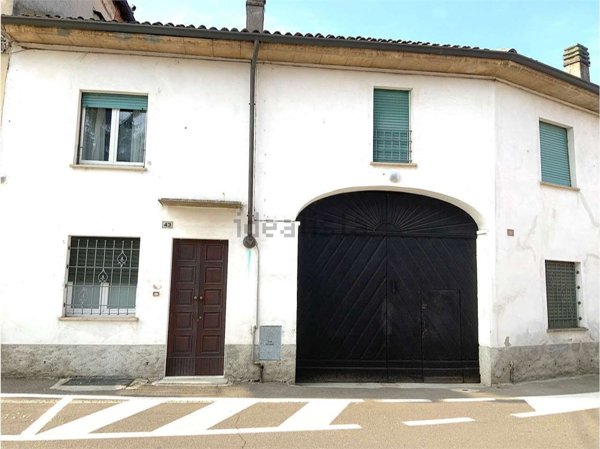casa indipendente in vendita a Dorno