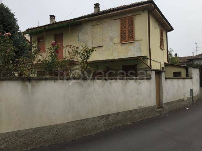 casa indipendente in vendita a Dorno