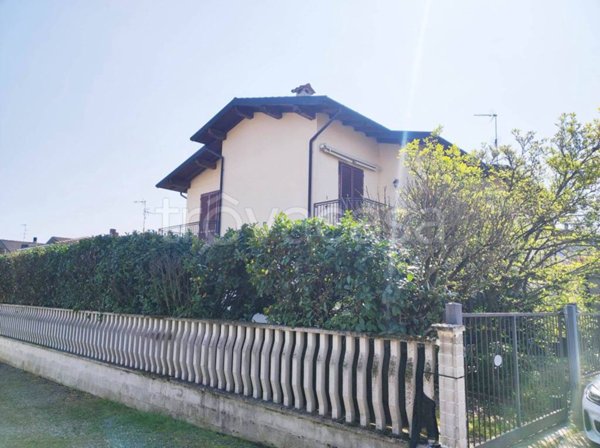 casa indipendente in vendita a Dorno