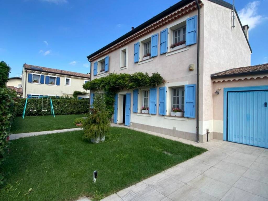 casa indipendente in vendita a Dorno