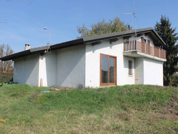 casa indipendente in vendita a Dorno