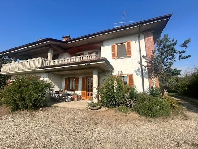 casa indipendente in vendita a Dorno
