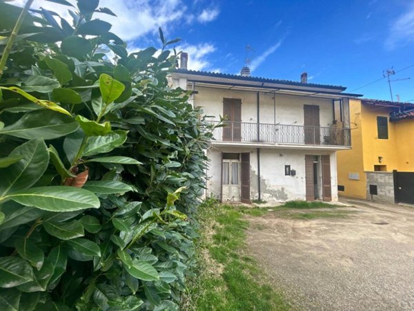 casa indipendente in vendita a Dorno