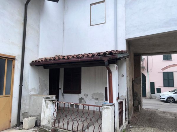 casa indipendente in vendita a Dorno