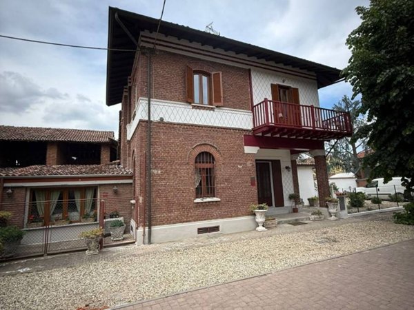 casa indipendente in vendita a Dorno