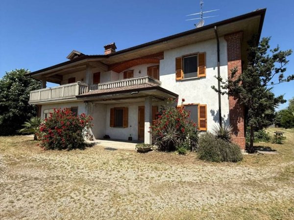 casa indipendente in vendita a Dorno