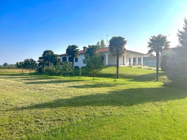 casa indipendente in vendita a Dorno