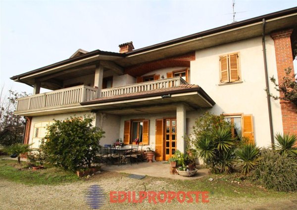 casa indipendente in vendita a Dorno