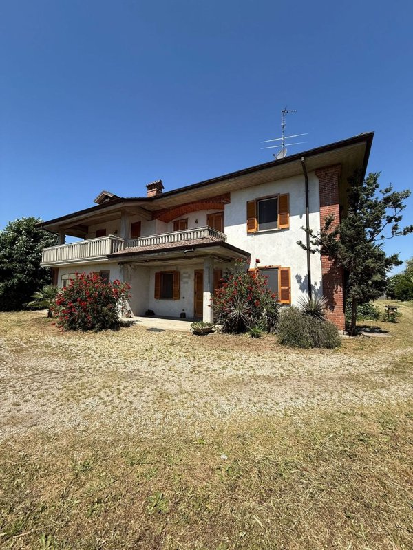 casa indipendente in vendita a Dorno