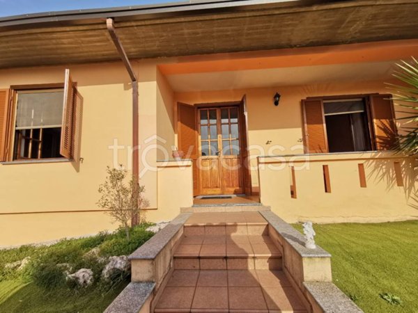casa indipendente in vendita a Dorno