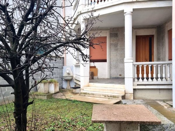 casa indipendente in vendita a Dorno