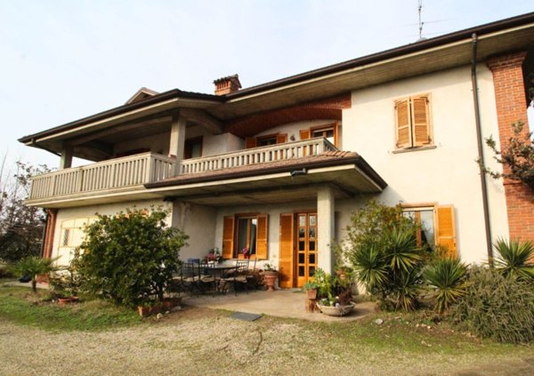 casa indipendente in vendita a Dorno