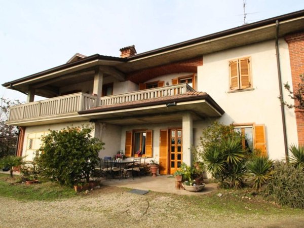 casa indipendente in vendita a Dorno