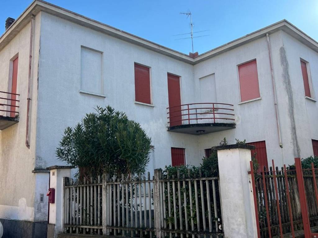 casa indipendente in vendita a Dorno