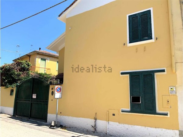 casa indipendente in vendita a Dorno