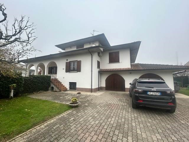 casa indipendente in vendita a Dorno