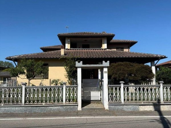 casa indipendente in vendita a Dorno