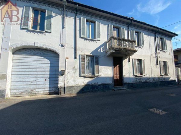 casa indipendente in vendita a Dorno