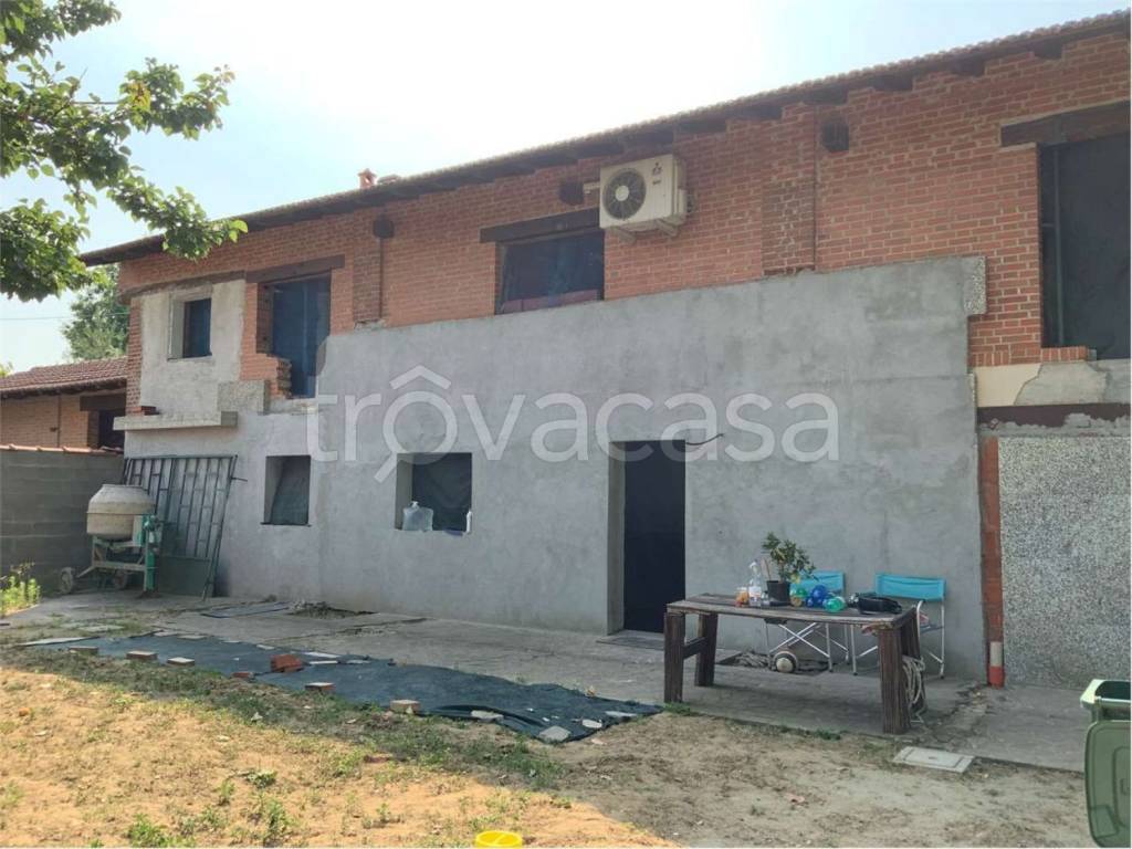 casa indipendente in vendita a Dorno