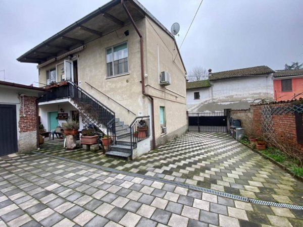casa indipendente in vendita a Dorno
