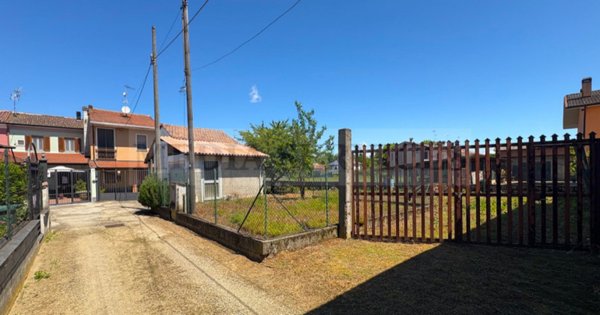 casa indipendente in vendita a Dorno