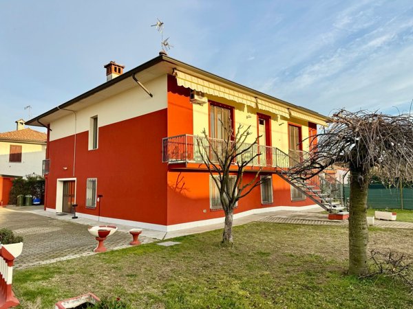 casa indipendente in vendita a Dorno