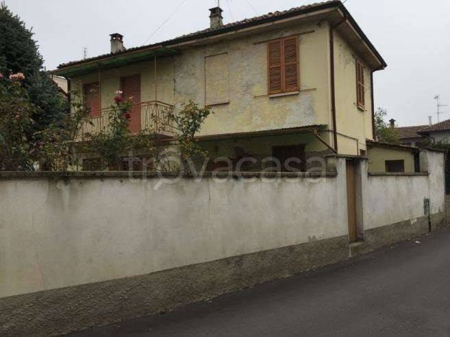 casa indipendente in vendita a Dorno