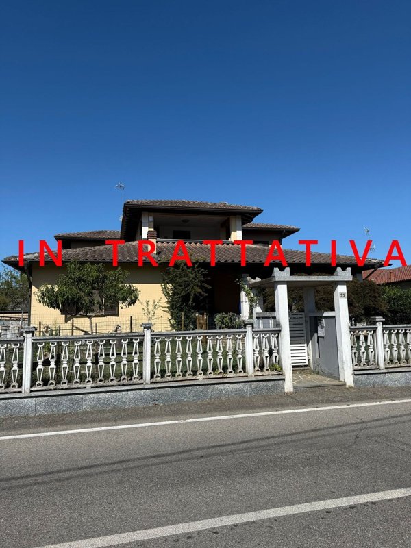casa indipendente in vendita a Dorno