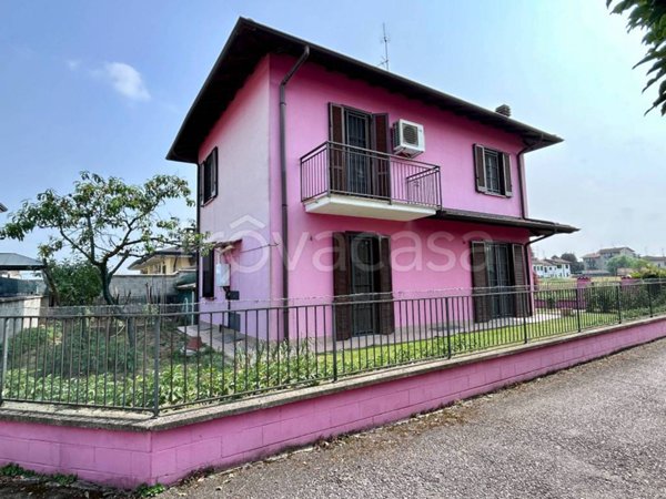 casa indipendente in vendita a Dorno