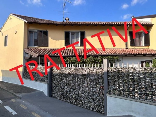 casa indipendente in vendita a Dorno