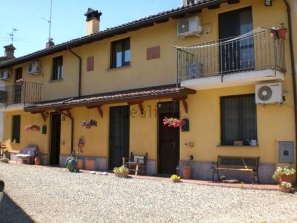 casa indipendente in vendita a Dorno