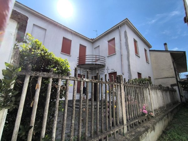 casa indipendente in vendita a Dorno