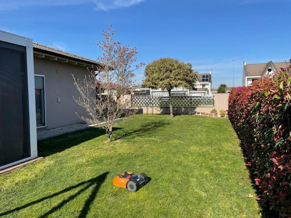 casa indipendente in vendita a Dorno