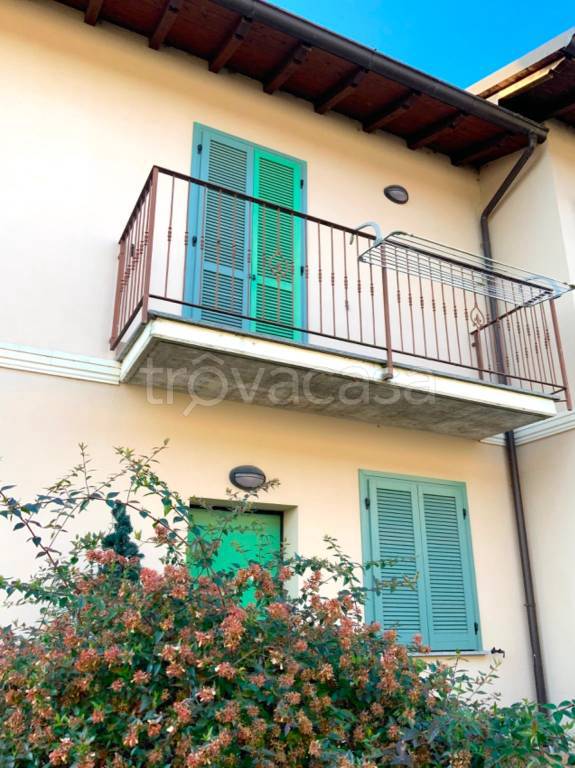 casa indipendente in vendita a Dorno