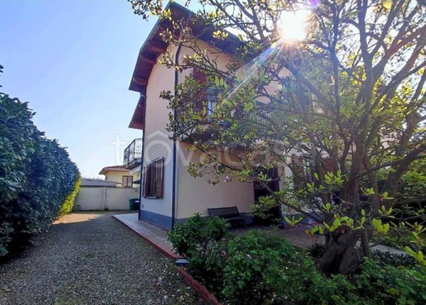 casa indipendente in vendita a Dorno