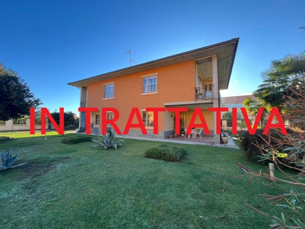 casa indipendente in vendita a Dorno