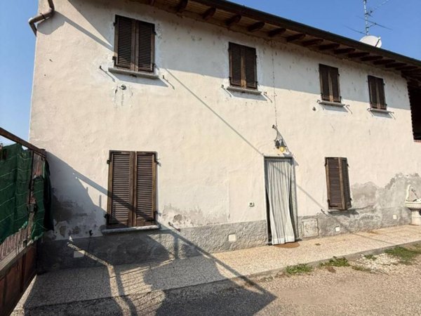 casa indipendente in vendita a Dorno