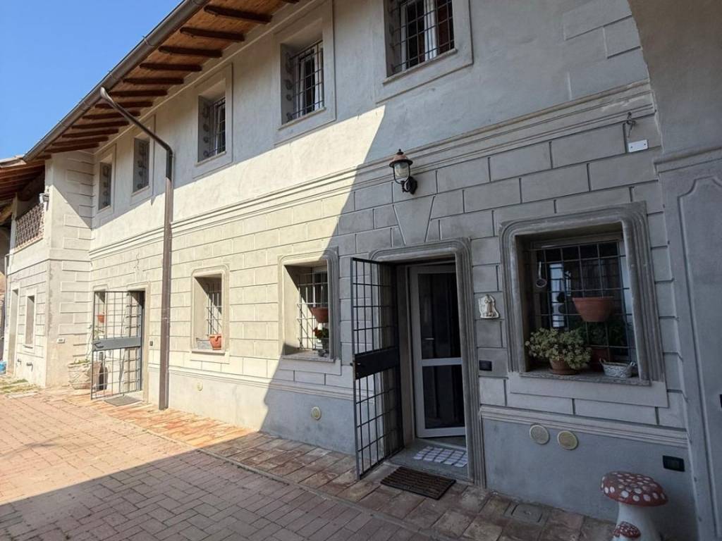 casa indipendente in vendita a Dorno