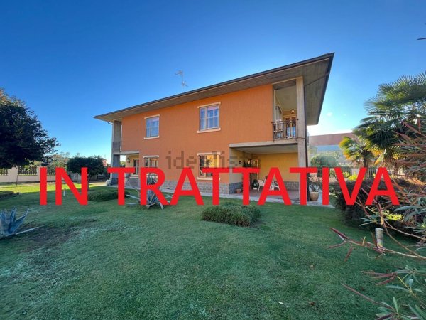 casa indipendente in vendita a Dorno