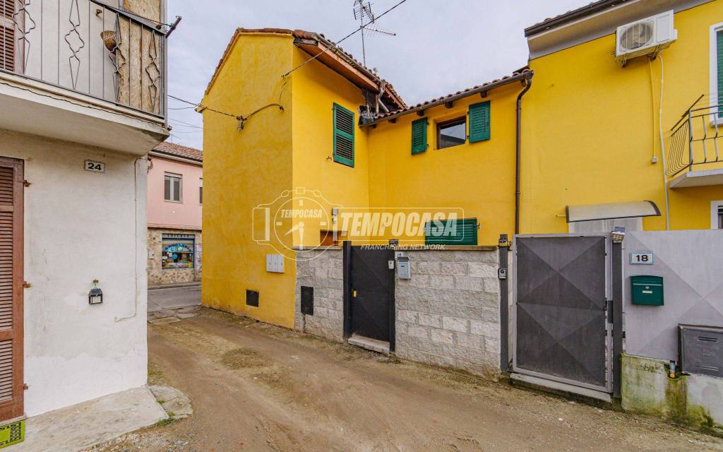 casa indipendente in vendita a Dorno