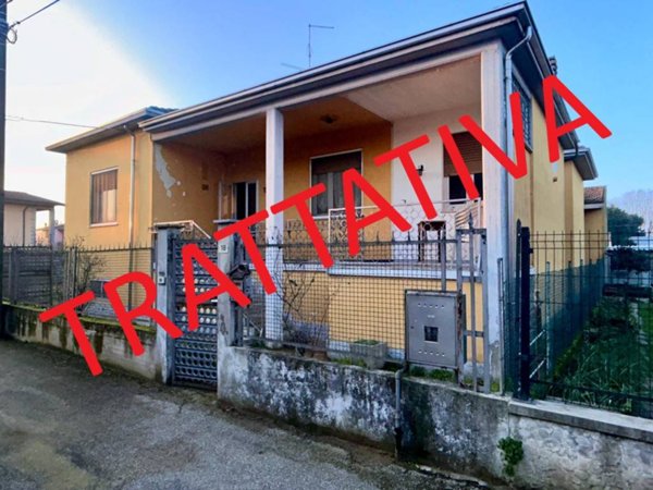 casa indipendente in vendita a Dorno