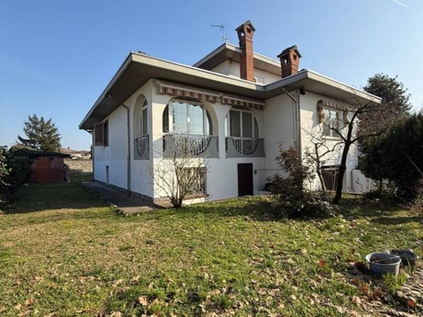 casa indipendente in vendita a Dorno