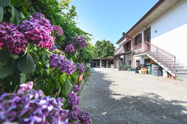 casa indipendente in vendita a Dorno