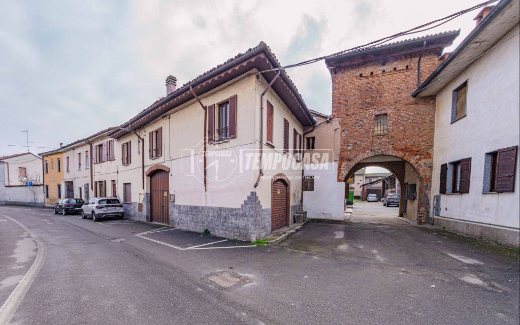 casa indipendente in vendita a Dorno