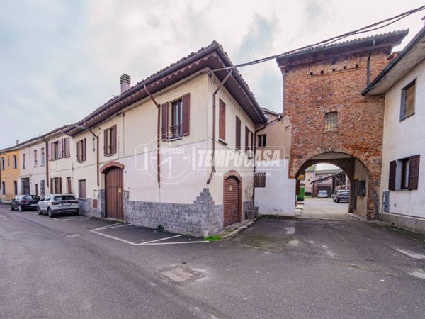 casa indipendente in vendita a Dorno